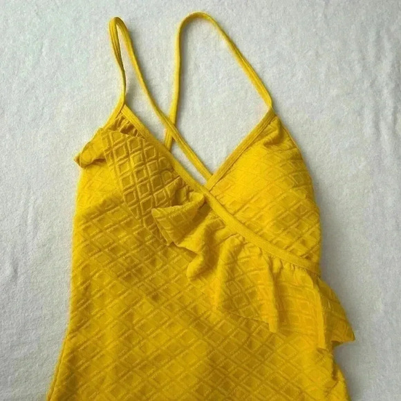 NEW One Piece Swimsuit Size M Yellow Ruffle Lace Up Back V-Neck Boho Whimsy - Picture 4 of 8